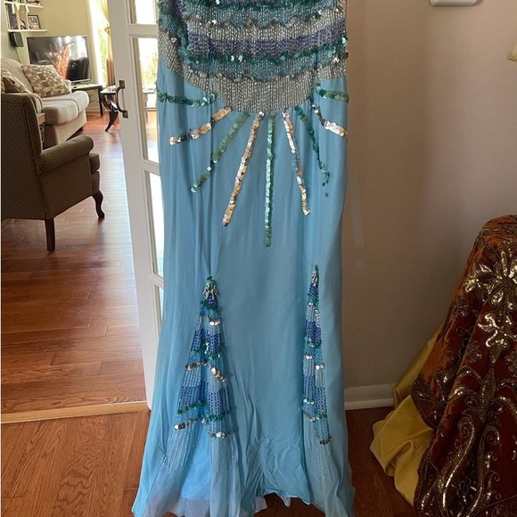 Ladies sequins party dress - Picture 2 of 3